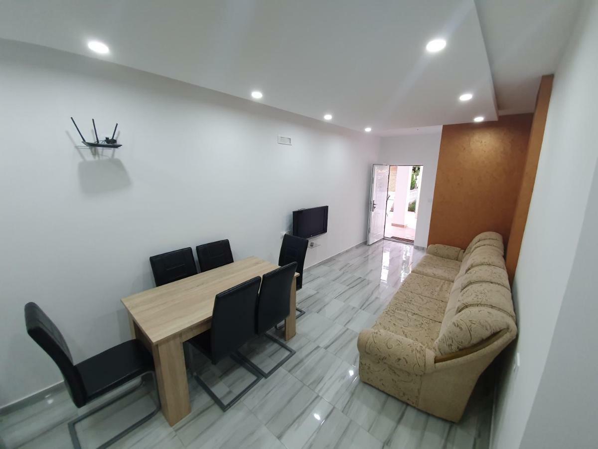 Apartments Melbourne Улцин Екстериор снимка